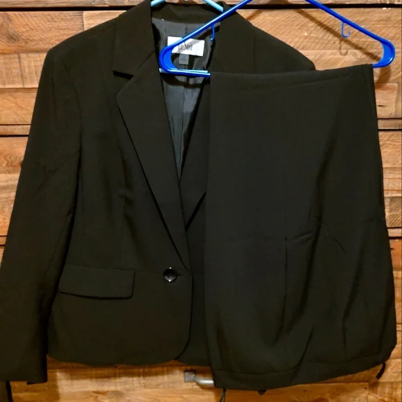 Le Suit jacket and pants - Picture 1 of 4
